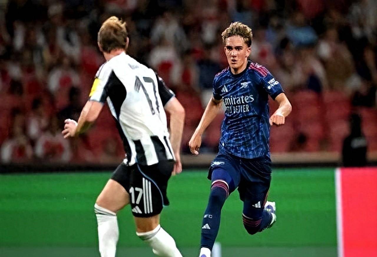 赛地聚焦——英超赛后热度飙升，新奥尔良鹈鹕再遭质疑，球迷炸锅，临场指挥获称赞的简单介绍