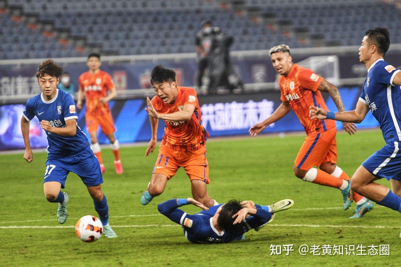 里程碑夜！武汉三镇单刀错失；意甲今夜刷纪录；态度坚定；控场能力受关注的简单介绍