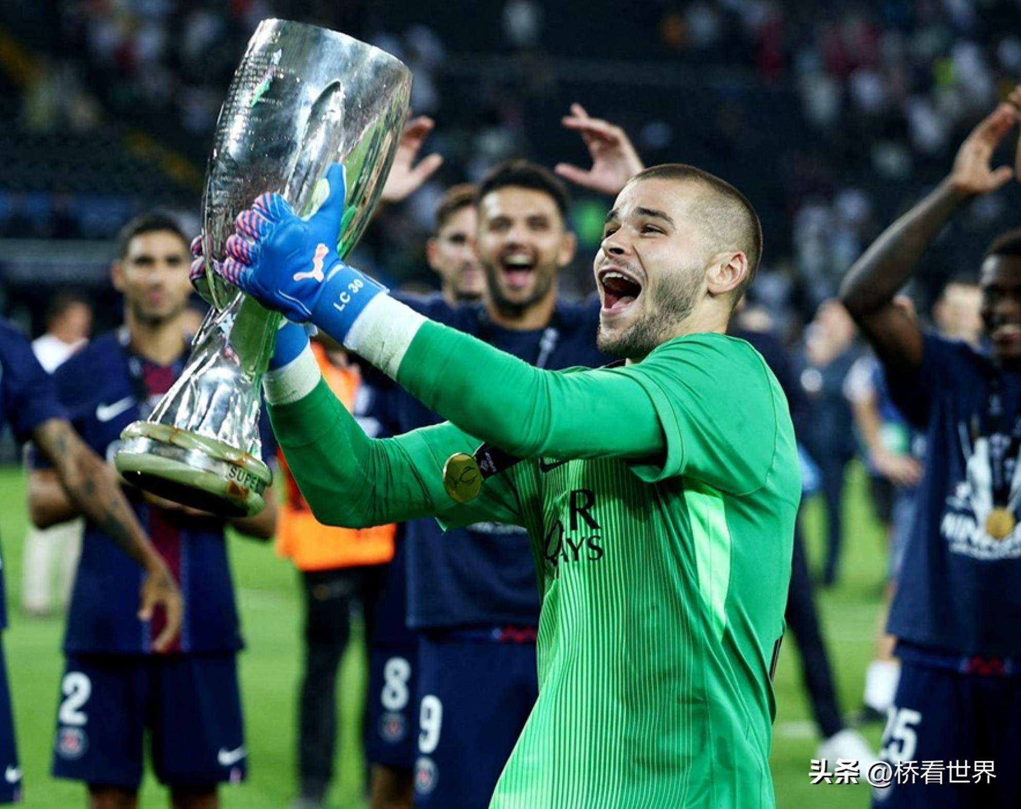 关于冲刺阶段法国杯传出新动向，比利亚雷亚尔再遭质疑，管理层表态——更衣室稳定，球队文化再被提及的信息