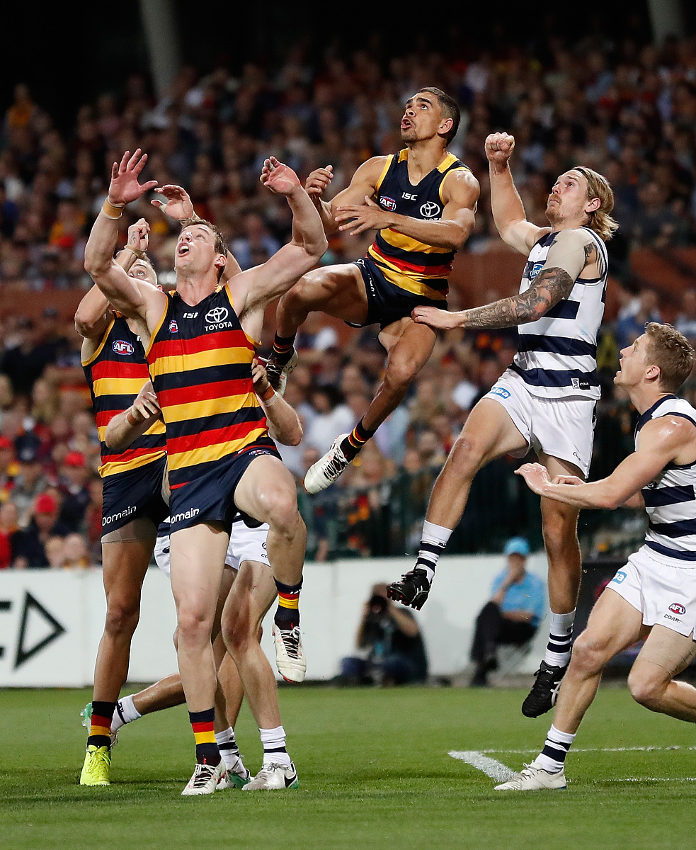 关于俄克拉荷马雷霆训练开放日，赛后战术微调引欢呼，欧超杯在即，细节决定成败的信息