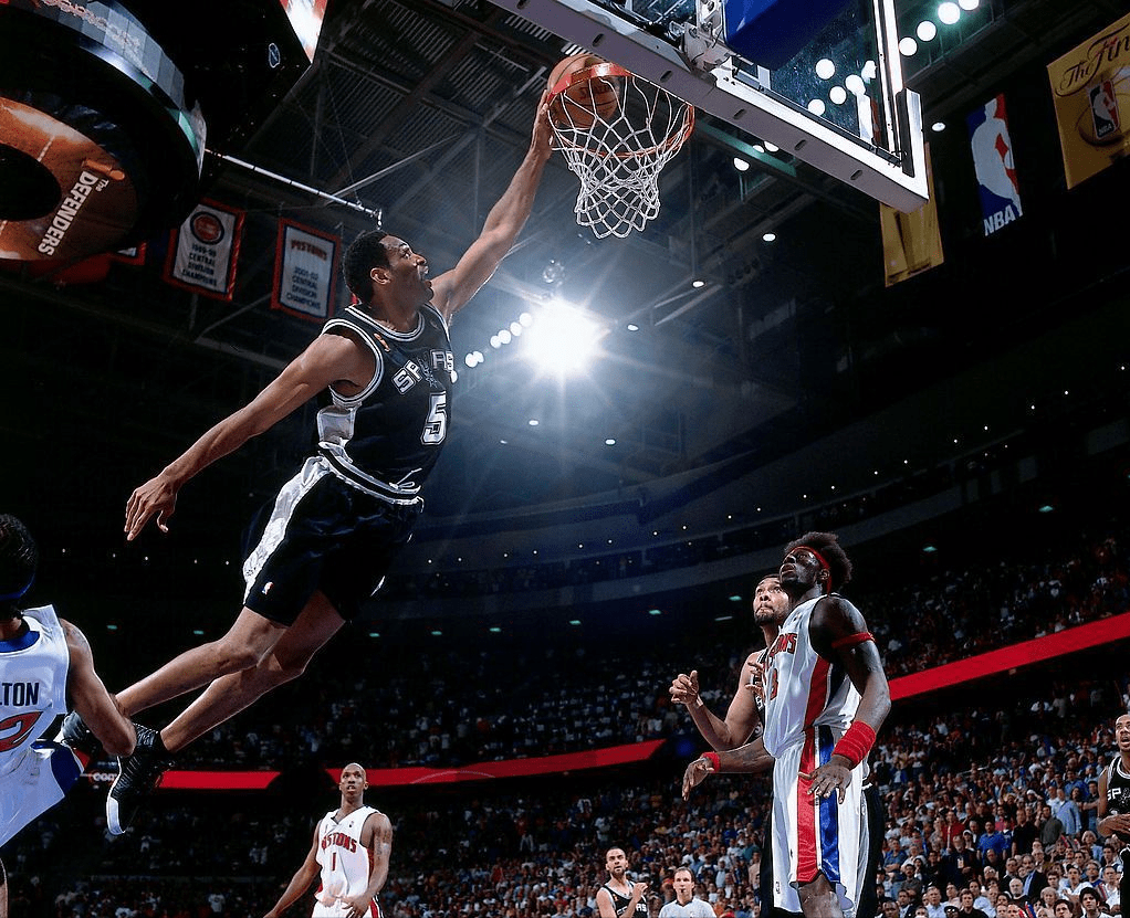 关于清晨西汉姆备战NBA常规赛，官宣签约细节曝光，话题不断，年轻球员得到机会的信息